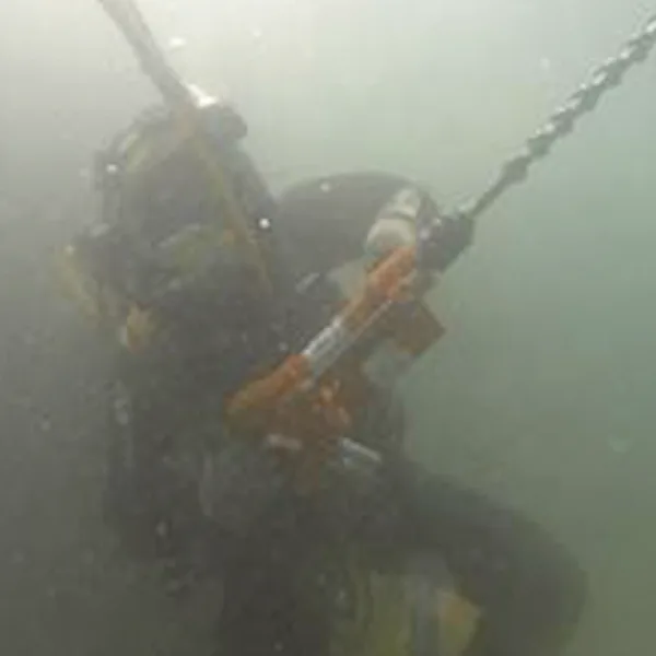 DOA-HD13-hydraulisk-bormaskin-undervann-1 Doa HD13 hydraulisk borhammer i bruk under vann