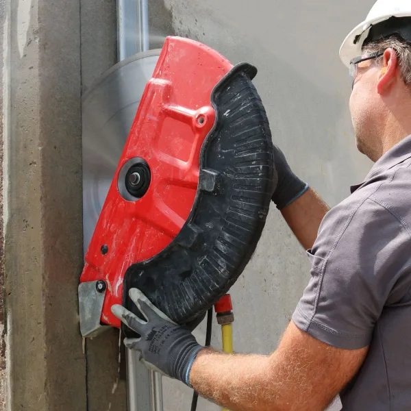 ez-saw-in-use-on-location