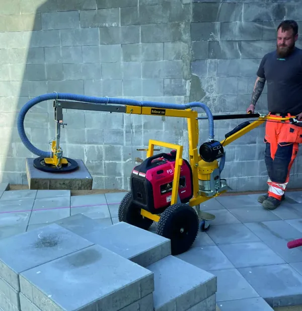 AL-Rollovac 200 Petrol Arbeider som bruker Al-Rollovac 200 Petrol vakuumløfter