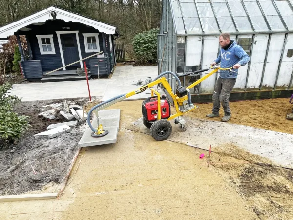 AL-Rollovac200Petrol_ Enkel helleløfting med Al-Rollovac 200 Petrol vakuumløfter