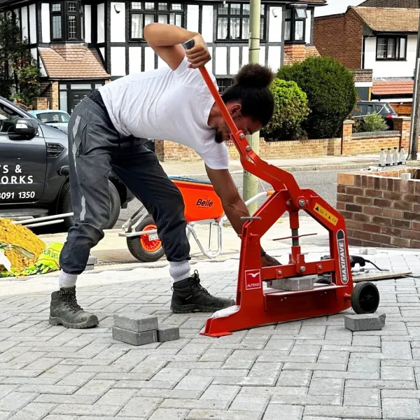 Maxipave_Action3_Sq-1100x1100