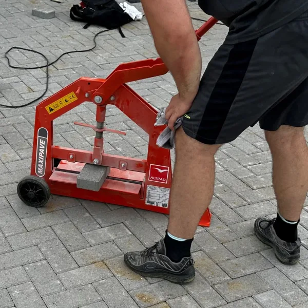 Maxipave_Action4_Sq-1100x1100