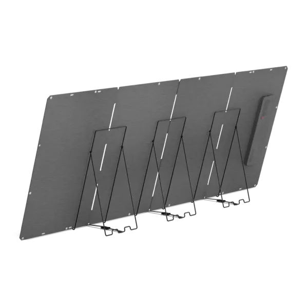 En utbrettet BMZ solcellepanel 400W sett bakfra