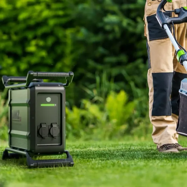 BMZ Power2Go Life driver elektrisk hageutstyr som gressklipper og hekksaks