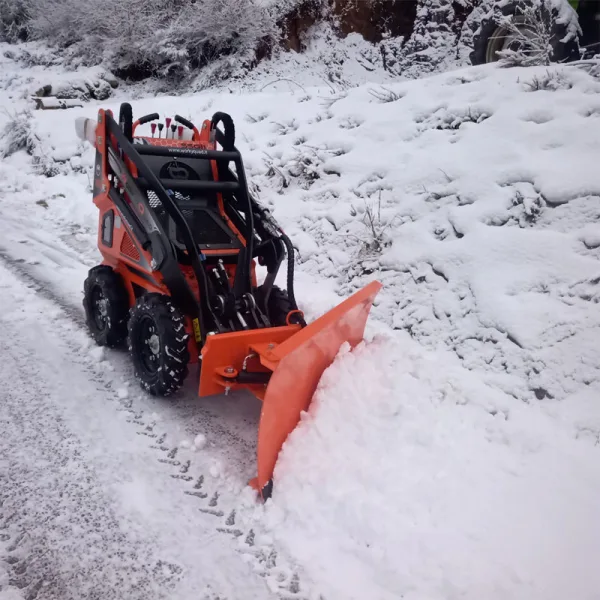 workyquad-minilaster-snoplog-3 Worky Quad minilaster med snøplog