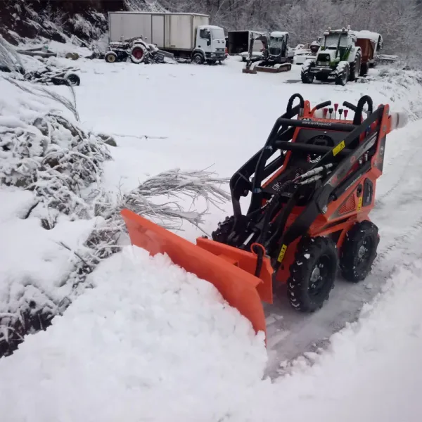 workyquad-minilaster-snoplog-2 Worky Quad minilaster som måker snø med tilbehøret snøplog