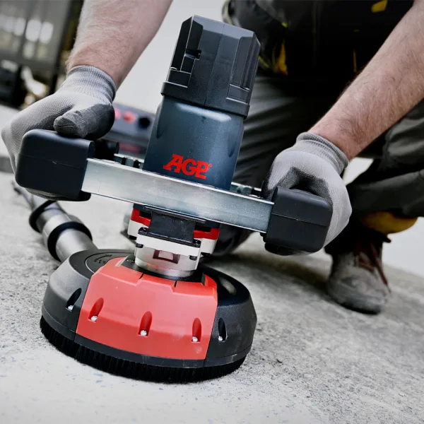 agp-g5-betongsliper-61080_1 Arbeider bruker betongsliper G7 fra AGP Power Tool for å slipe et betonggulv