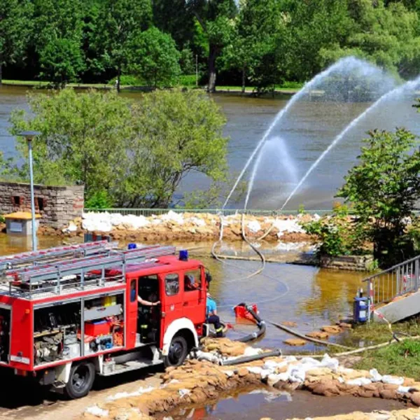 Brannbil som bruker doa hydrauliske senkepumper