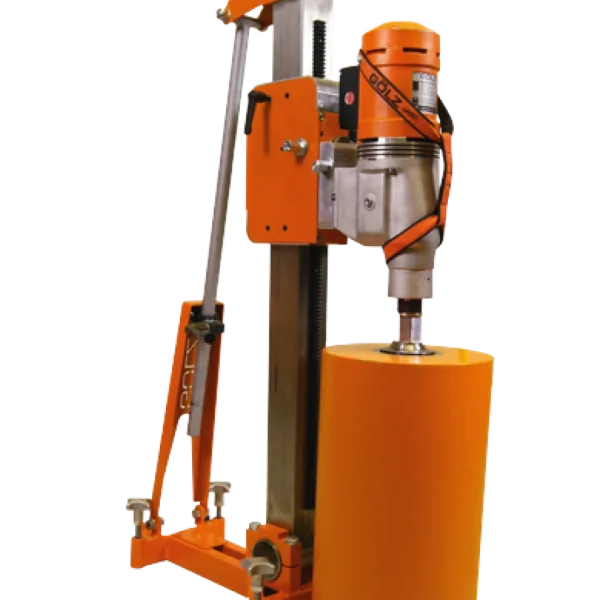 GÖLZ KB500 kjerneborstativ med støttestag og montert kjerneboringsmaskin for profesjonell betongsaging og boring.
